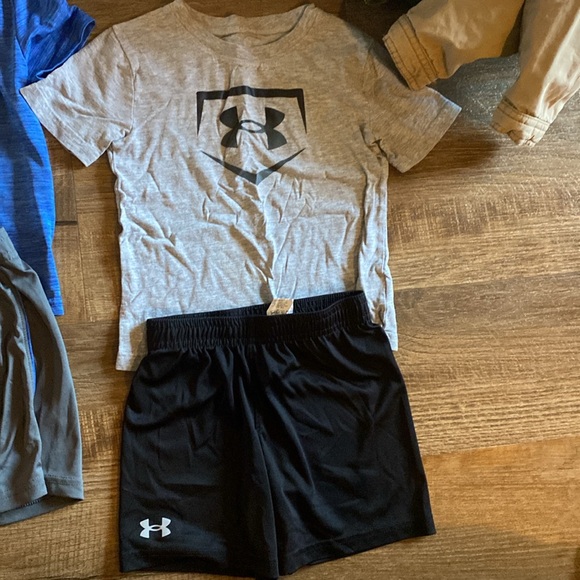 Boys under armor, short sleeve and short set lot size 3T - Picture 4 of 4
